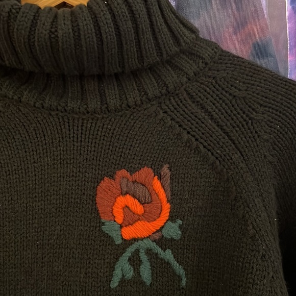 NWOT Evermore Sweater: Roses - Picture 3 of 3